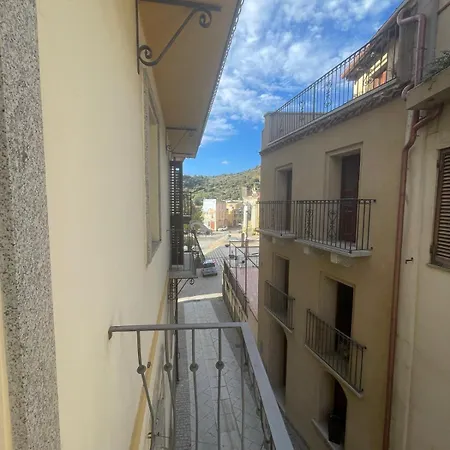 شقة Dimora Della Piazzetta Loceri